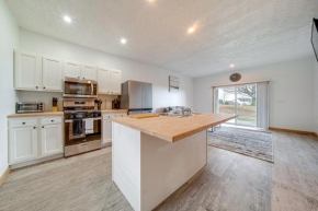 Golf-View Erie Condo with Porch about 4 Mi to Lake